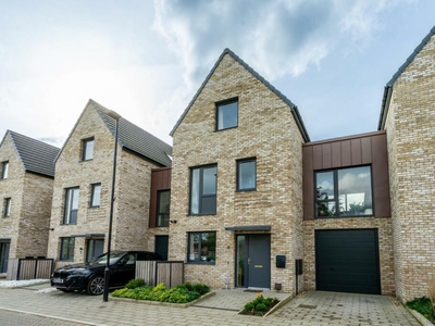 4 bedroom town house for sale in Moss Bank Court , Lowfield Green, York, YO24