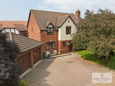 5 bedroom detached house for sale in Duncan Grove, Shenley Church End, Milton Keynes, MK5