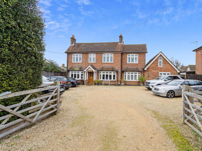 5 Bedroom Detached House For Sale In Holmer Green, High Wycombe