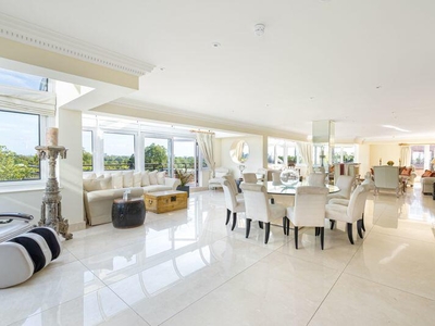 5 bedroom penthouse for sale in Beverly House, Park Road, London, NW8