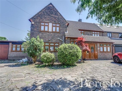 5 Bedroom Semi-detached House For Sale In Romford