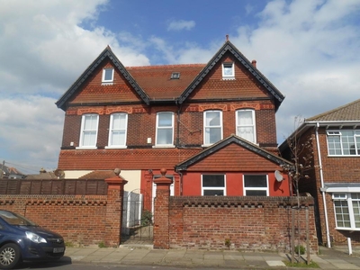 8 bedroom detached house for rent in Edmund Road, Southsea, Hampshire, PO4