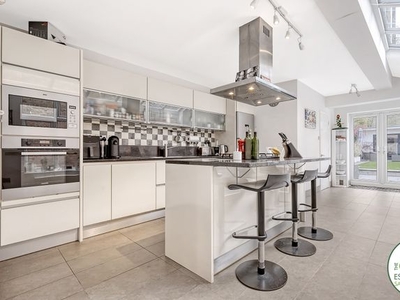 End terrace house for sale in Meadow Road, Loughton IG10