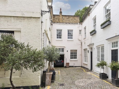 End terrace house for sale in Queen's Gate Mews, London SW7