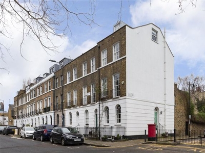 End terrace house for sale in Thornhill Road, London N1