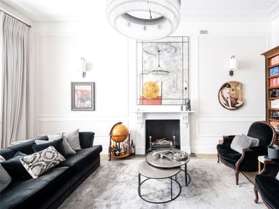 Flat for sale in Linden Gardens, Notting Hill W2
