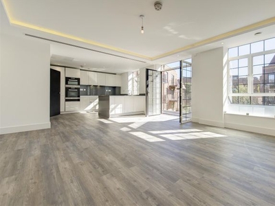 Flat for sale in Wellgarth Road, London NW11