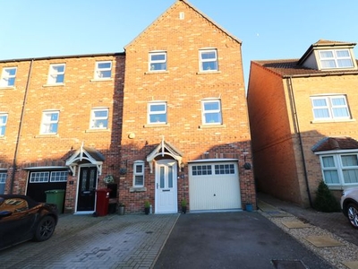 Town house for sale in Harris Gardens, Epworth, Doncaster DN9