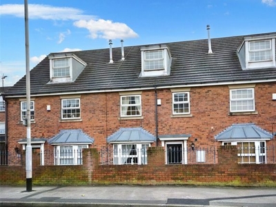Town house for sale in Linden Court, Rothwell, Leeds, West Yorkshire LS26