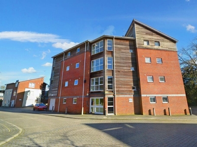 1 bedroom flat for sale in Winchester, SO23