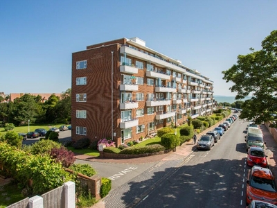 2 bedroom apartment for sale in Cliff Road, Eastbourne, BN20
