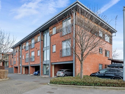 2 bedroom apartment for sale in Crossley Road, Worcester, WR5