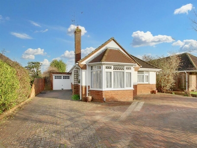 2 bedroom detached bungalow for sale in Midhurst Drive, Ferring, Worthing, BN12