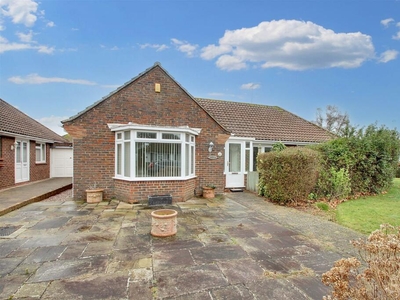 2 bedroom detached bungalow for sale in Midhurst Drive, Goring-By-Sea, Worthing, BN12