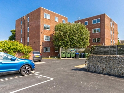 2 bedroom flat for sale in Northcourt Road, Worthing, BN14