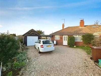 2 bedroom semi-detached bungalow for sale in Middle Onslow Close, Ferring, Worthing BN12 5RT, BN12