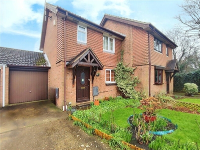 2 bedroom semi-detached house for sale in Harlech Close, Worthing, West Sussex, BN13