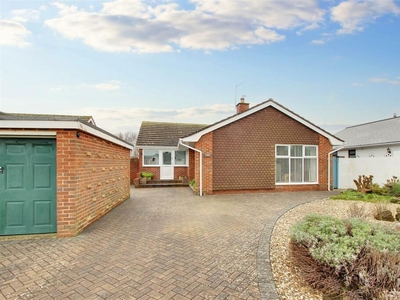 3 bedroom detached bungalow for sale in Alinora Crescent, Goring-By-Sea, Worthing, BN12