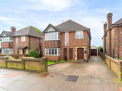 3 bedroom detached house for sale in George V Avenue, Worthing, West Sussex, BN11
