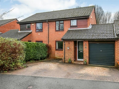 3 bedroom semi-detached house for sale in Falcon View, Winchester, SO22