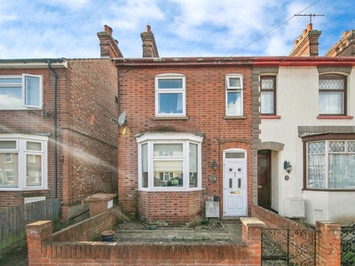 3 bedroom semi-detached house for sale in Wallace Road, IPSWICH, IP1