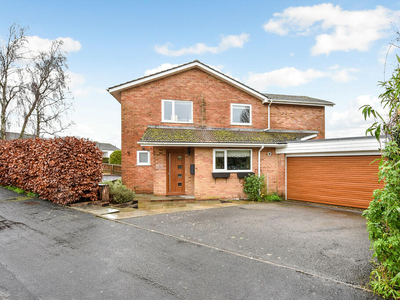 4 bedroom detached house for sale in Keats Close, Olivers Battery, SO22