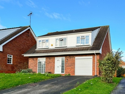 4 bedroom detached house for sale in Redcar Close, Leamington Spa, CV32