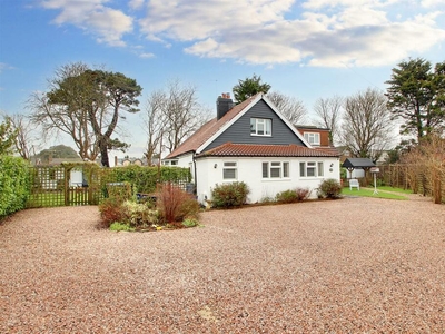 4 bedroom detached house for sale in Sea Lane Gardens, Ferring, Worthing, BN12
