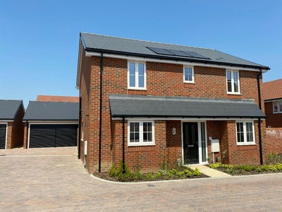 4 bedroom detached house for sale in West End Southampton, SO30