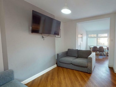 4 bedroom detached house to rent Kingston Upon Hull, HU5 1QA