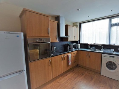 4 bedroom flat to rent Aberdeen, AB25 1DX