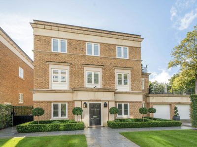 5 bedroom detached house for sale in Repton Court, Willoughby Lane, Bromley, Kent, BR1