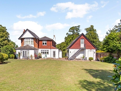 6 bedroom detached house for sale in London Road, Dunton Green, Sevenoaks, Kent, TN13