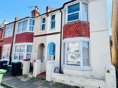End terrace house to rent in Sydney Road, Eastbourne BN22