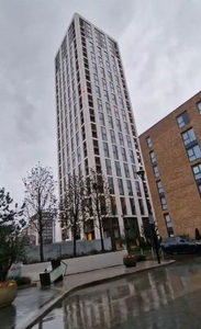 Flat to rent in Kings Tower, Bridgewater Avenue, Hammersmith SW6