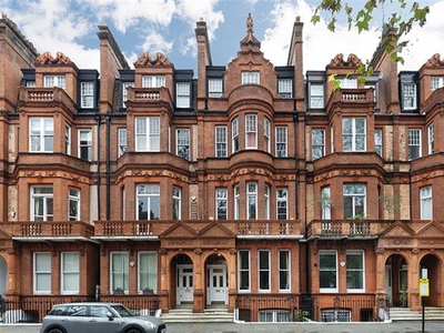 Flat to rent in Lower Sloane Street, London SW1W