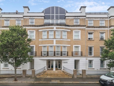 Flat to rent in Royal Belgrave House, Hugh Street SW1V