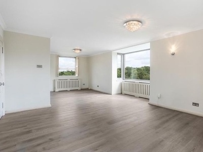 Flat to rent in Serlby Court, Somerset Square, Kensington W14