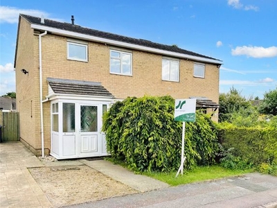 Semi-detached house to rent in Calves Close, Kidlington, Oxford, Oxfordshire OX5