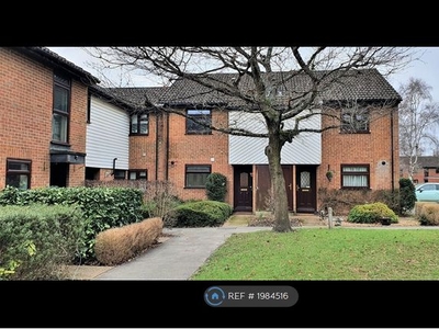 Terraced house to rent in Avondale, Aldershot GU12