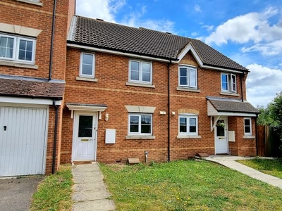 Terraced house to rent in Campion Road, Hatfield AL10