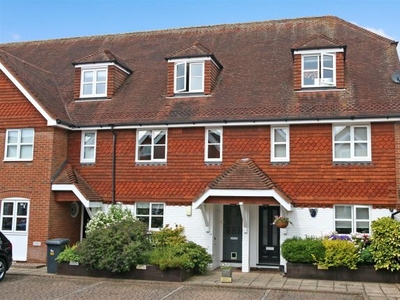 Terraced house to rent in Manor Court, Common Lane, Radlett WD7