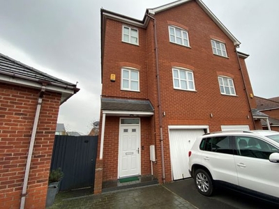 Town house to rent in Abbey Park Way, Weston, Crewe CW2