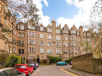 2 bed fourth floor flat for sale in Bruntsfield