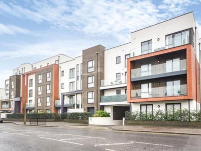 2 Bedroom Flat For Sale In Southend-on-sea, Essex