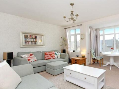 3 Bedroom Apartment Brentford Greater London