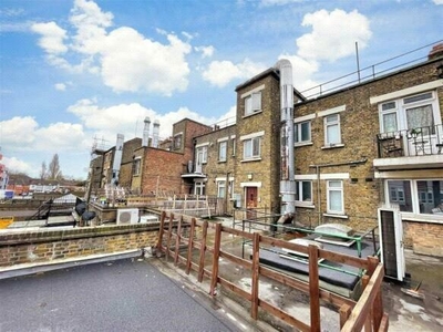 3 Bedroom Apartment Ilford Greater London