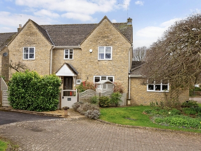 4 bedroom property for sale in Cotswold Close, Tetbury, GL8