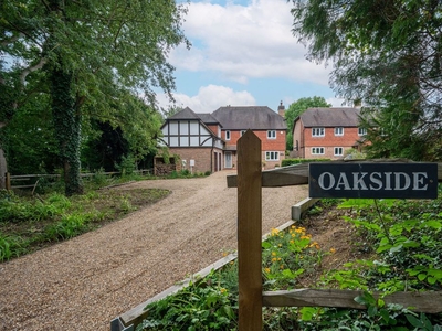 Oakside, Valewood Lane, Horsham, West Sussex