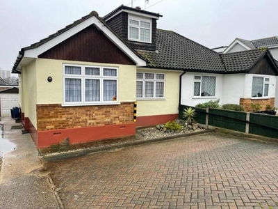 2 Bedroom Bungalow For Sale In Leigh-on-sea, Essex